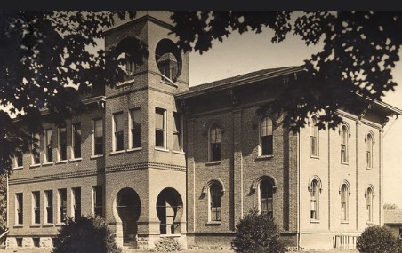 Vintage photograph of the Union School on East and Park Street in Chelsea, MI.